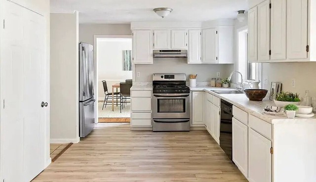 Less than 2 km from Gillette Stadium 4 BR/3BA House in Foxboro