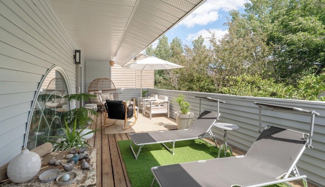 Lessard Lodge - Sleeps 10 - Hot tub - AC