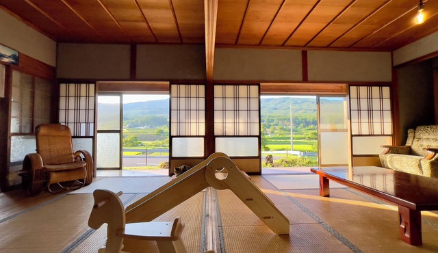Let's do "nothing" in a peaceful mountain setting [with empanada specialty store].