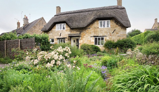 Letterbox Cottage - a Cotswold cottage that sleeps 4 guests in 2 bedrooms