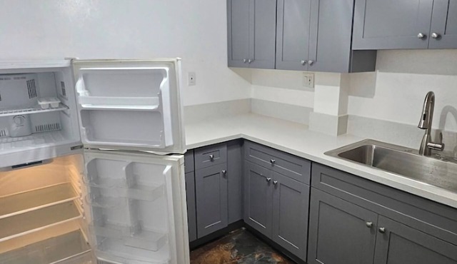 Leval Entry~Downstairs~Remodeld Kitchen~Monthly~Gym~Pools~Spa~讲中文
