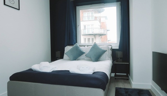 Level Access Apartment Easy walk to Railway Station ,Town Centre and Restraints Parking on Site