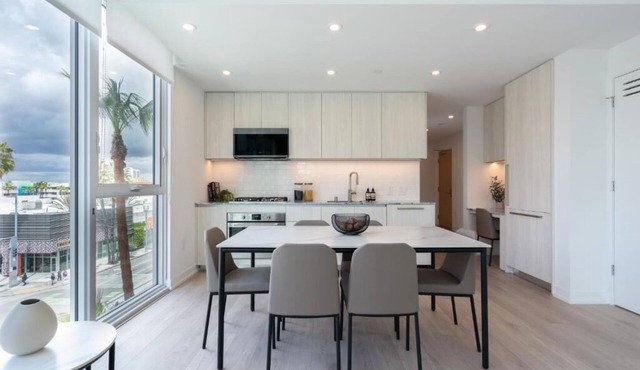 Level Long Beach- Stunning Two Bedroom Suite