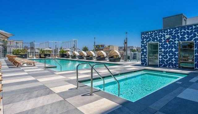 Level-Luxury Jr. Two Bedroom Suite. Enjoy an Extended Stay Getaway at the Beach