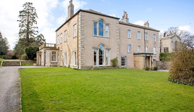 Leyburn Manor - Thirteen Bedroom Villa, Sleeps 26