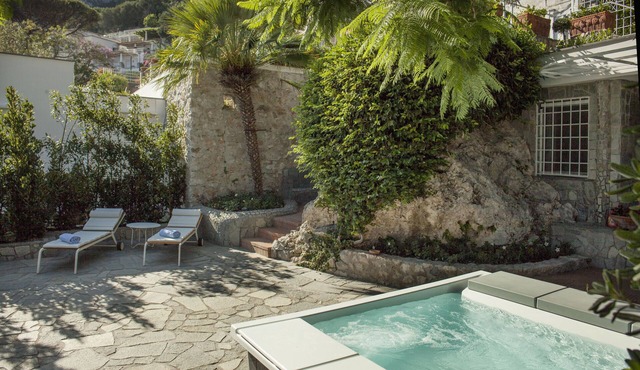 LHP Suite Executive Cottage Capri
