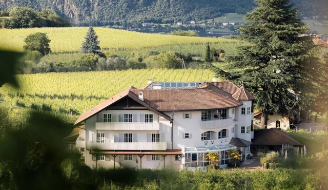 Lingers Suites & Residence