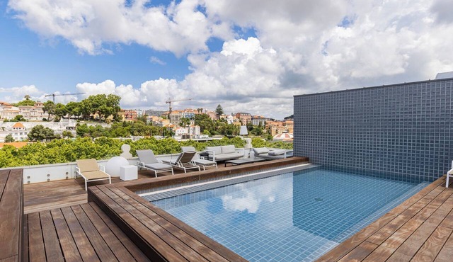 Liberdade Elegance W/Rooftop Pool by LovelyStay
