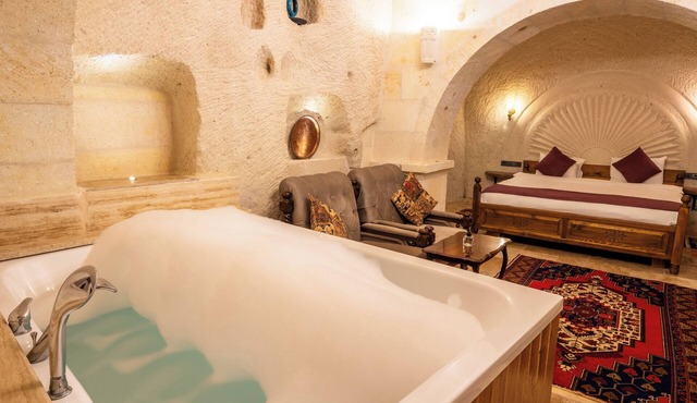 Library Cave Hotel