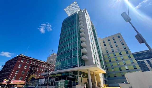 LIC Manhattan View Hotel