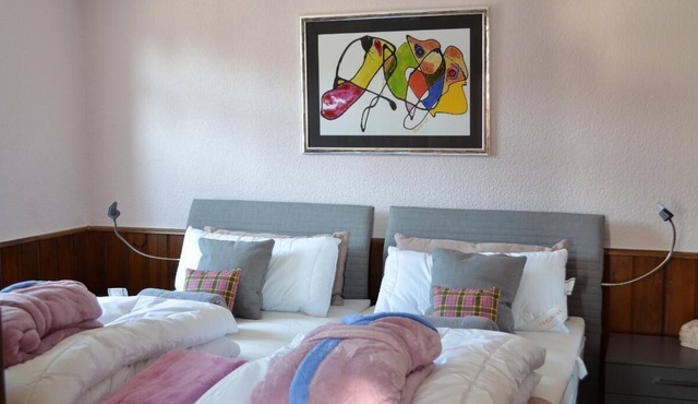 liebevoll eingerichtete Suite mit Doppel-Boxspringbett