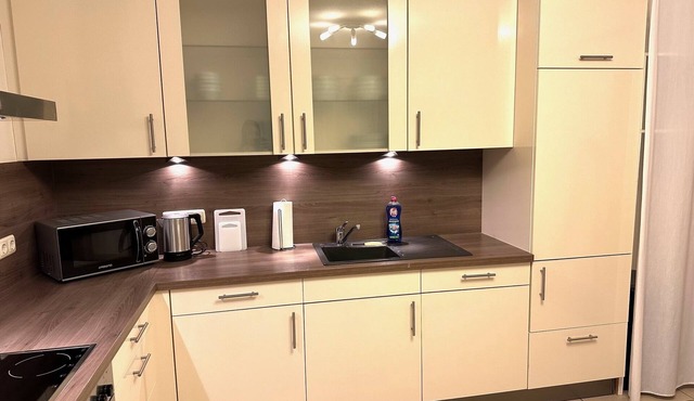 Liebevoll Eingerichtete Ferienwohnung mit Überdachter Terrasse in Ruhiger Lage