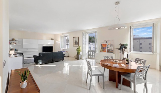 Life & View Luxury Apartment 5, Riva del Garda, Italy