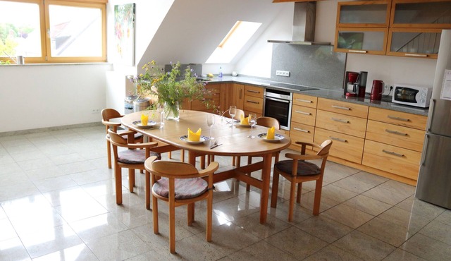 Light 110 m2 top floor apartment w/gallery, central in Munich Laim/Hadern