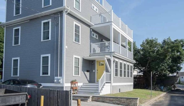 Light and Bright set in Historic Warren
