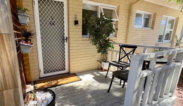 Light & bright 2 bedroom, 1 bathroom self contained apartment has all you need