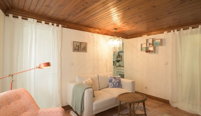 Light Filled Apartment near Chiado, By TimeCooler