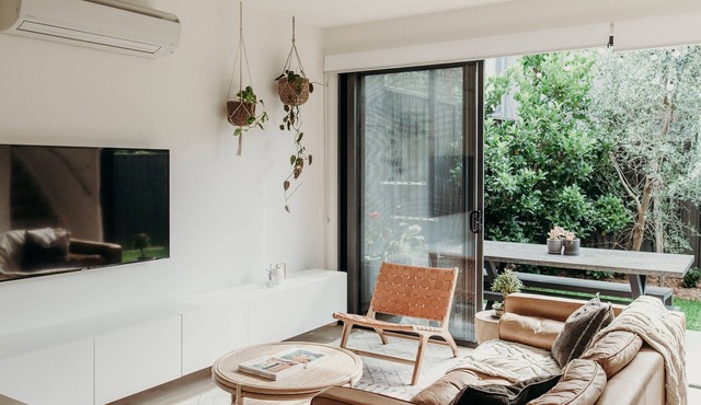 Light-filled & stylish. Central Location.✨