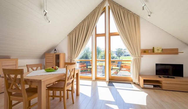 Light-Flooded Attic Apartment “Lauser DG” in Quiet Area with Wi-Fi & Balcony