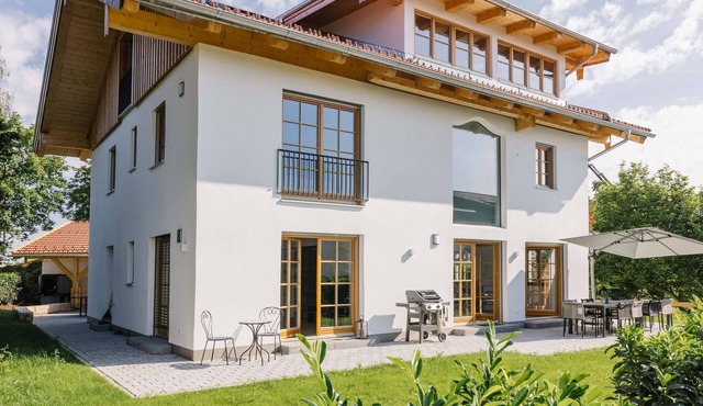 Light-flooded dream home between Chiemsee and the Alps