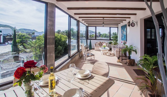 Light & Spacious House in the Vineyard region, just in the middle of the island