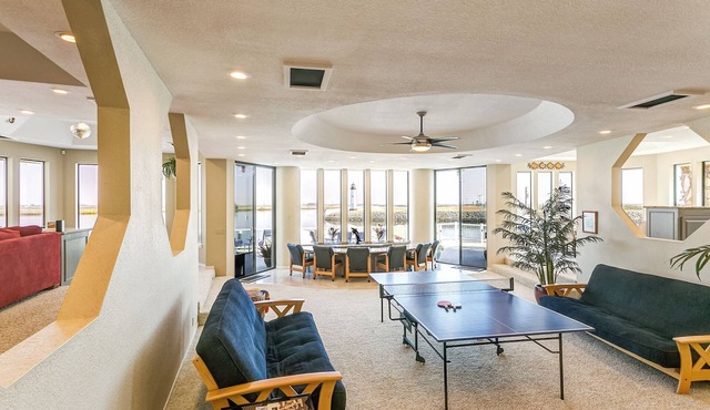 Lighthouse Holiday Home - Waterfront, Hot tub, Sauna, Gourmet Kitchen, Fishing