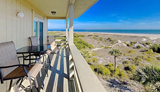 Lighthouse Point 23C | Beachfront 270° View | Top Floor Corner Oasis | 3 Pools