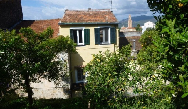 Ligurian rustico, surrounded by olive groves, 10 minutes from the sea.