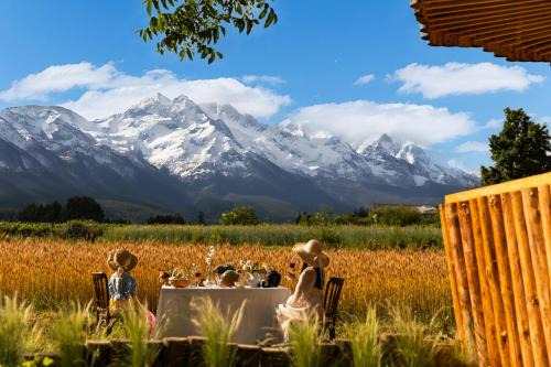 LiJiang Mountain Spring Resort