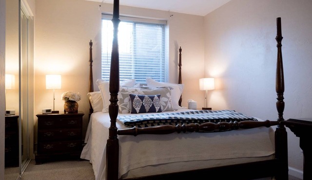 Like HOME but BETTER: near Foothills, pvt.apt. in FAB home YOU'LL LOVE IT!