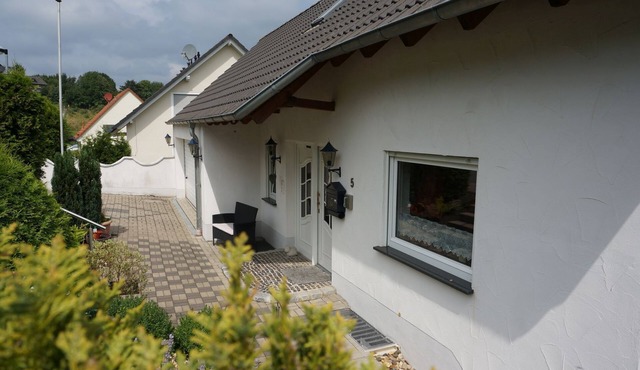 Like new EFH for 6 pers. with garage in close proximity to Sorpesee