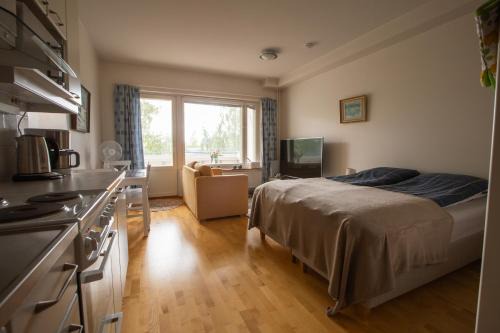 Lil Haven Cozy Studio with Sauna, Glassed Balcony and Free Parking