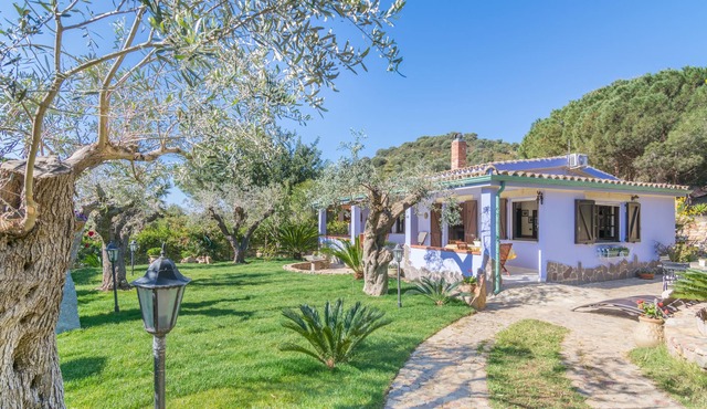 Lilac | Villa in Solanas | 1,500 square meters garden | 4 bedrooms | 3 bathrooms | Wifi