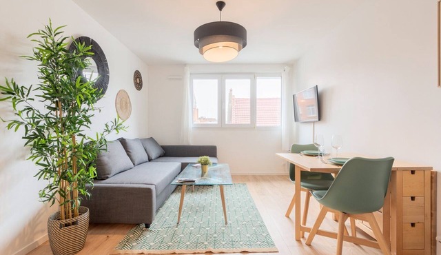 Lille, fully-equipped apartment with parking space