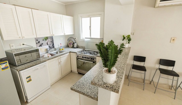 Lily Mint Retreat Inviting 3BR Apartment