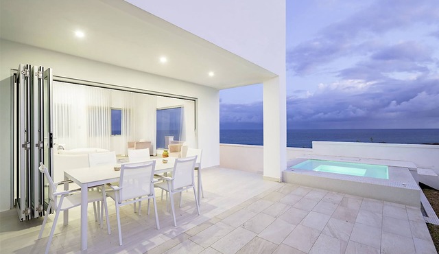 Lilypad: Luxurious Cliffside Villa with Stunning Sea Views