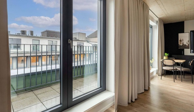limehome Düsseldorf | Suite with Balcony