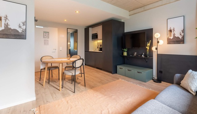 limehome Düsseldorf | Suite with Sofa Bed