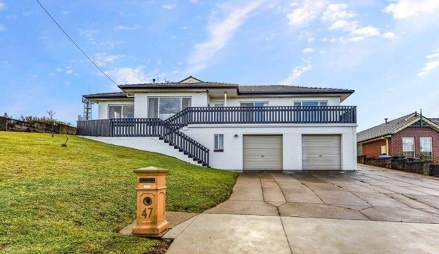 Limestone Charm – Bright & Spacious 4-Bedroom Home, Just 2km from Blue Lake,