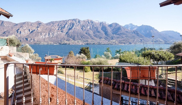Limonta Lake View Apartment with Private Parking