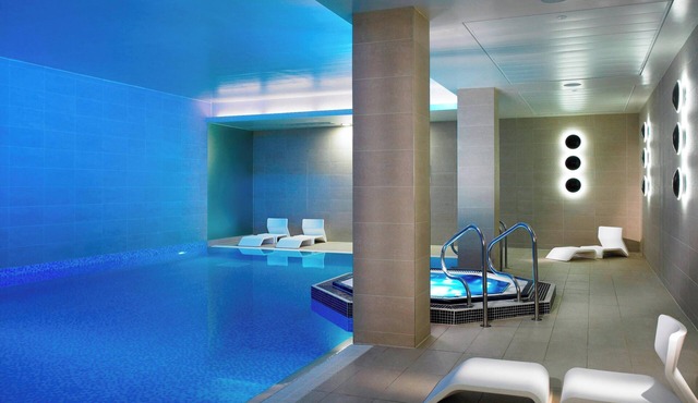 Lingfield Park Marriott Hotel & Country Club