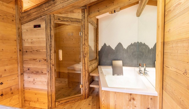 Lino Deluxe Suite with Wellness