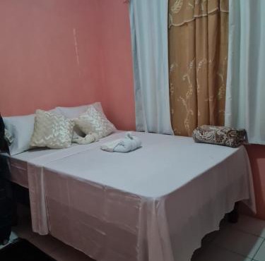 Linstead Riverview Retreat