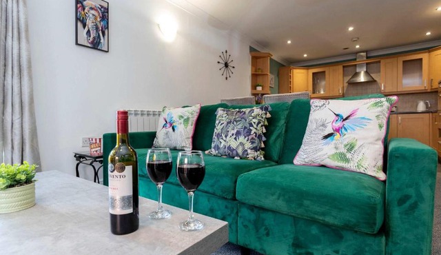 Linthorpe Apartment with Parking