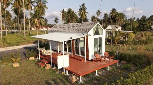 Lipa Noi Tiny House by the Beach with Bike Rental