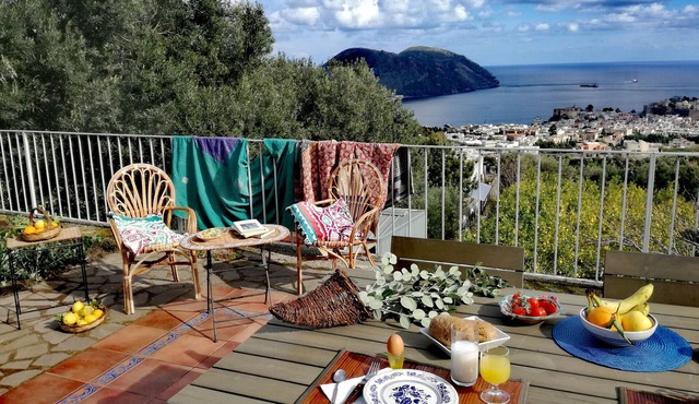 Lipara. Panoramic house in villa with swimming pool