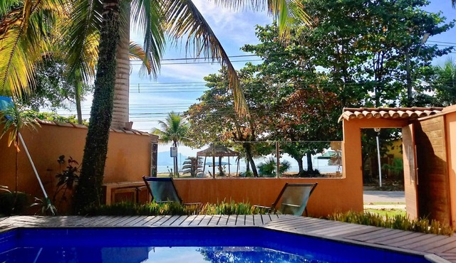 Lirio House. front beach. 3 ensuites, 1km from old center, with pool, wifi and BBQ