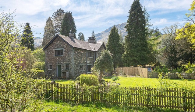 Lishman House - 4 Bedroom House with Garden and Lake Views