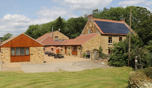 LITTLE BYRE COTTAGE, family friendly, with a garden in Thirsk