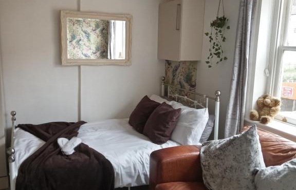 Little Dorrit Studio flat Rochester ME1 1XZ